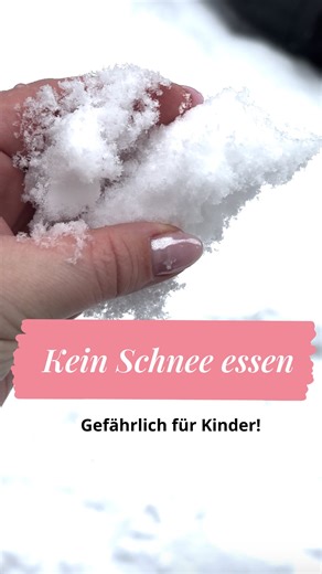 Echte Mamas on Instagram: "❄️ Wie oft haben wir selbst als Kinder Schneeflocken mit dem Mund gefangen - wir sprechen nicht von 1-2 Flocken, aber eine Hand voll Schnee kann gefährlich werden. 😱 Schon frisch gefallener Schnee bindet auf dem Weg zur Erde Schadstoffe aus der Luft – zum Beispiel Feinstaub und Abgase. Besonders in Städten kann er dadurch schnell belastet sein. Das sieht man ihm nicht an. Sobald der Schnee am Boden liegt, kommen weitere Risiken dazu: Streusalz, das bei Kindern Übelkei