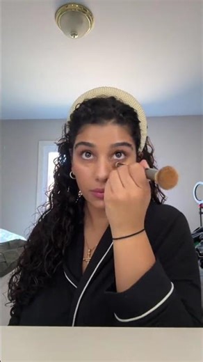 Light makeup tutorial 💋💄 #makeuptutorial #glowymakeup #naturallook #lightcoverage #hailoglow