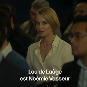 Lou De Laâge est Noémie, ambitieuse ingénieure aéronautique. Mais sa brillante carrière ne s'est pas fait sans sacrifices. BOITE NOIRE, de Yann Gozlan avec Pierre Niney, Lou de Laâge et André Dussollier, le 8 septembre au cinéma. | STUDIOCANAL