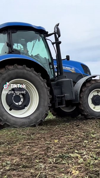 Exploring the New Holland T7.210 Tractor Features