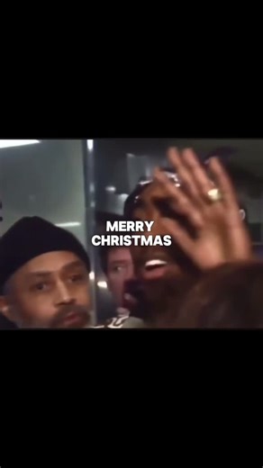 Tupac Shakur | Fan Page on Instagram: "That wink Pac did tells you everything. 😉 Merry Christmas to everyone who’s celebrating, and I hope everyone is having a happy holiday. 😊 🎥: December 21, 1993 Via: thebest.2pac at TikTok"