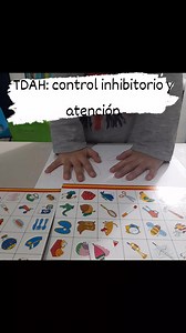 En este video trabajamos dos funciones ejecutivas fundamentales en niños con TDAH: la atención sostenida y el control inhibitorio, utilizando estrategias visuales y corporales que ayudan al niño a organizarse desde afuera para lograrlo por dentro. - Rastreo y búsqueda de imágenes (juego "El Lince"). A través del rastreo visual, el niño entrena la capacidad de mantener el foco, discriminar estímulos relevantes y sostener la atención durante más tiempo. Esta habilidad es clave para tareas escolare