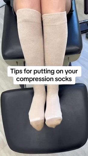 No more struggling with getting your compression socks on! Here are two easy methods of putting on compression socks. Our faves are @Wellow Compression Socks , you can find them in our bio!! #wellow #compressionsocks #compressionsockbenefit