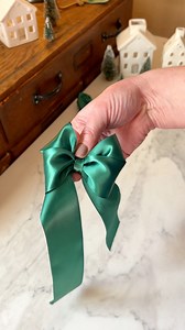 8K views · 36 reactions | Easy DIY Holiday ribbon bow tutorial  #ribbon #bow #diy #holidayseason #holidaydecor | Jeff & Lauren | Facebook
