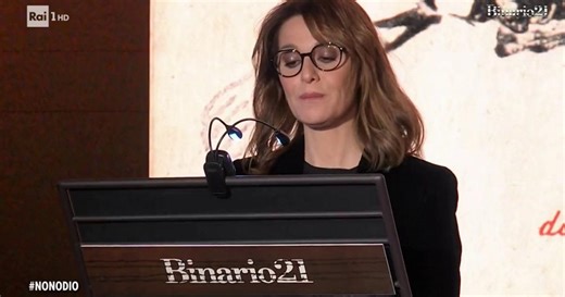 Un' esibizione da brividi: Paola Cortellesi legge un estratto da 'Se questo è un uomo' di Primo Levi