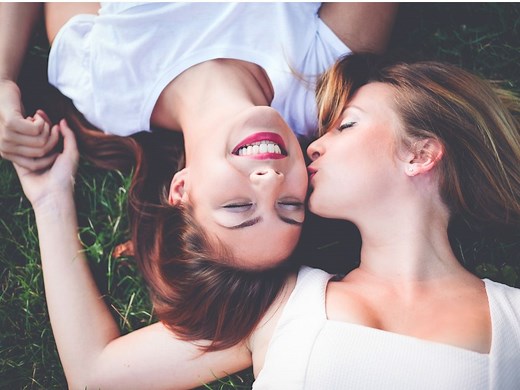 Why women are choosing to date other women