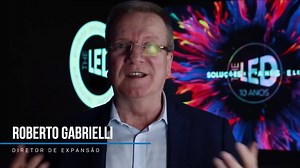 Confira no vídeo, as vantagens de campanhas em Digital Out of Home. Nosso Diretor de Expansão, explica as diferenças e com qual delas você ganha agilidade e atrai mais atenção do público. Quer transformar o seu ponto de venda e potencializar o seu negócio? Entre em contato pelo telefone ou WhatsApp 55 11 2604-9090 ou pelo site www.theled.com.br. | The Led