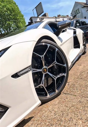 Lamborghini Revuelto Alloy Wheel Refurbishment