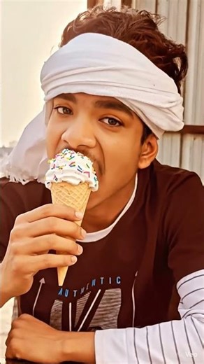 Do dog aapas Mein Khel? Ra?\\n He Hain.