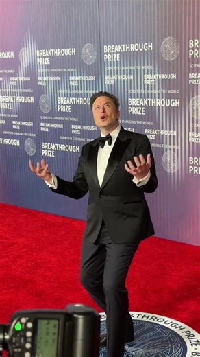#elonmusk gives cameras multiple poses at the #breakthroughprize ceremony red carpet