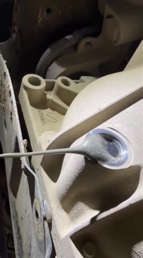 🚗💨 Did you know your differential can “foam up” too? If your diff fluid gets aerated (full of tiny air bubbles), it loses its ability to lubricate—leading to overheating, whining noises, and premature gear wear. 🛠️ Common causes: • Low or overfilled fluid • Wrong viscosity gear oil • Contaminated or old fluid • Clogged diff vent 👉 Quick tip: Always use the correct gear oil and keep fluid at the proper level. A simple diff service can save you a very expensive repair! #CarCare #MechanicTips #