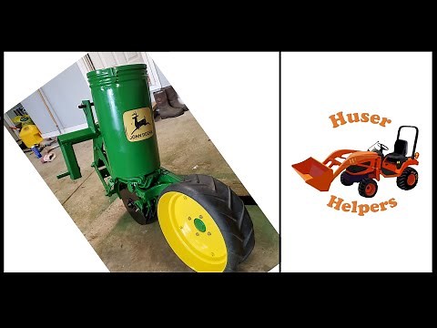 Repainting the John Deere #71 - 1 Row Planter