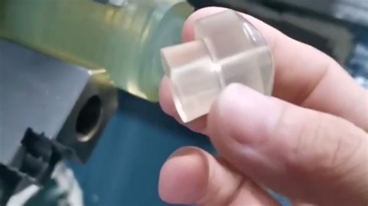 PU（聚氨酯）英文名称:Polyurethane，简称PU。中文名称聚氨酯，俗称优力胶、弹簧胶