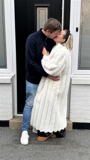 Kelsey Parker on Instagram: "AD | at the start of the year I made it my goal to save for Christmas holidays🎄Using the @withplum app 52 week challenge made it so easy! and I can’t believe I saved £1,378 just by sticking to one simple habit 🙏 52 weeks. One challenge. Download Plum and see how much you could save!"