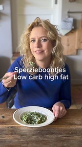 Heerlijke sperzieboontjes, perfect voor een koolhydraatarm diner!“Kook de sperziebonen even kort in een aparte pan. Verhit daarna wat olie in een pan, voeg knoflook en slagroom toe en laat het even koken. Roer de Parmezaanse kaas erdoor en voeg dan de gekookte sperziebonen met fijngesneden ui toe. Super smaakvol en koolhydraatarm!”#Koolhydraatarm #LowCarb #Recept #Sperziebonen | Sarina Baas