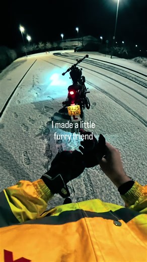 Why are you doing this to me mr. Rabbit???? . . . #motorcycle #motorcyclesoftiktok #snow #cinematic #125cc