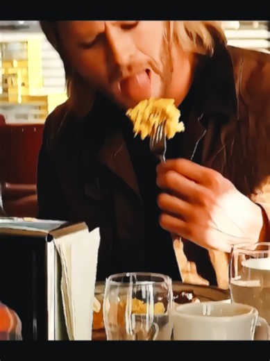 Thor discovers human food and loses control - viral short
