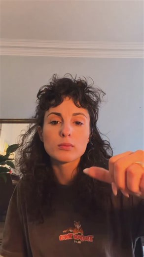 Barbara Pravi on Instagram: "Lève toi foule Ne regarde pas le monde qui s’écroule Sans rien faire en pensant qu’à ta gueule Sans bouger sans t’armer de conscience ne laisse pas s’installer la violence Le rejet de l’autre et l’ignorance Que nos voix ensemble se soulèvent Et nos mains unies enfin nous relèvent Enfin nous relèvent Sisters and brother from Iran, my heart belongs to you. You are the flamme, you are hope, courage and bravoury. When you fight for your rights and freedom, you fight for