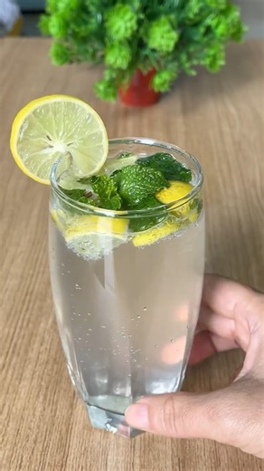 4-Ingredient Refreshing Mojito Recipe | Quick Lemon Mint Mojito at Home | Trending | Shorts Video |