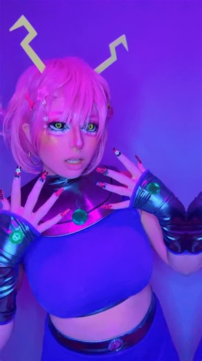 Chem on Instagram: "alien princess cosplaying as an alien princess! cosplay inspired by @ssddqi_ fanart of Teen Titans x MHA #minaashido #mha #mhacosplay #teentitans #cosplay #anime #bnha #myheroacademia #starfire"