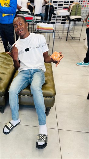 Negonga Pombili Psycho U on Instagram: "Yes! It’s the latest iPhone 17pro🥹❤️ $1,000 GIVEAWAY! 3 WINNERS! We’re crowning the most-liked comments! 👇 🏆 PRIZES: · 1st: $700 (Most Liked Comment) · 2nd: $200 (2nd Most Liked Comment) · 3rd: $100 (One Random Commenter) ✅ TO ENTER: 1. Follow @pombi1i 2.like 3.repost 4.save 5.Comment tagging 3 friends! ⏰ ENDS: October 12th Forex traders are not allowed to participate✅ #lifestyle #iphone17pro #fyp #explorepage✨"