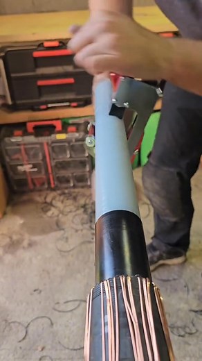 Lucky to try out the new Intercable Cable stripper IMS III 17231 👌 @intercable.tools #intercable , #intercabletools , #welovetools #highvoltage #energimontør #lineman #tools | ElectricianJulie