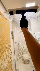 ✨ Faxina completa no box do banheiro! ✨ Primeiro, apliquei o Ultra Box em todo o piso, azulejo, vidro e rejunte para remover a sujeira pesada. Depois finalizei com a POLIMAX, que fez o polimento e deixou o vidro com aquele brilho cristalino de novo. 🧽🚿✨ O resultado? Um box renovado, cheiroso e brilhando como se fosse novo! comenta quero para receber o link do seu Direct #dicasdelimpeza #limpezadecasa #limpezabanheiro #limpezaderejunte #limpezadobox | Tudo Limpinho
