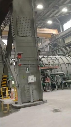 Proceso de molienda de minerales, molino de bolas, y molino sag