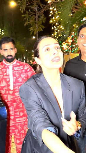 Malaika Arora Simple Look में आईं नजर Paps और Fans को दी Christmas की बधाई . #MalaikaArora #simple #merrychristmas2023 #fans #trending #viral | Entertainment Live