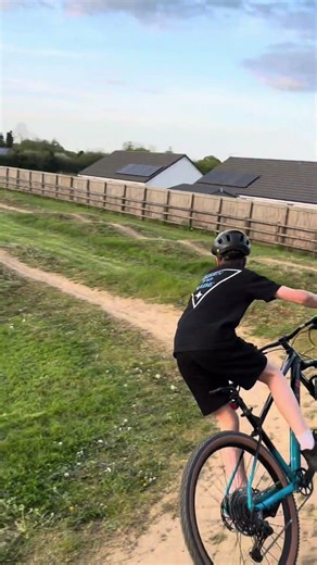 I know I’m bad js learning #bikejump #mtb #mtbjump #handlebars #handlebar #liftmtb #mtbfun #mtbpro
