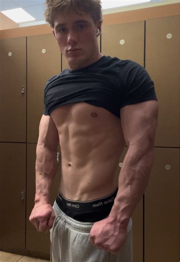 just walked right out the door #realaudio #bodybuilding #motivation #shredded #physique