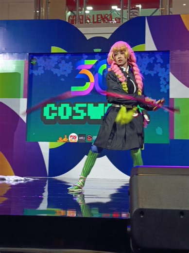 Mitsuri Kanroji Cosplay from Kimetsu no Yaiba