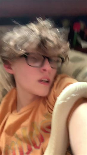 WE LOVE BENIT #benito #snakesoftiktok #snaketok #ballpython #snikers @Scout_ Hunter888 it’s her snake btw 😛 but he’s MY favorite snake