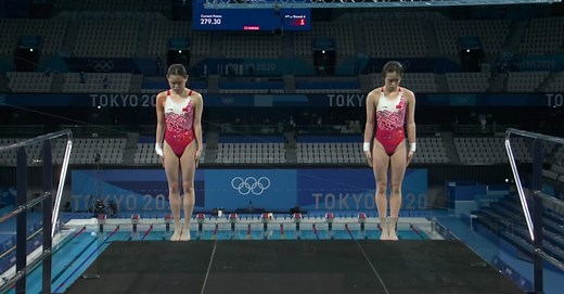 Medal Moment | Tokyo 2020: Women's Diving  Synchronised 10m Platform (CHN)