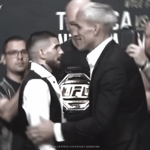 Charles Oliveira vs Ilia Topuria: UFC Showdown