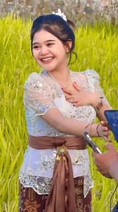 meet a beautiful aunt on the edge of a beautiful rice field #Nice #fyp #beautiful | DMJ Studio
