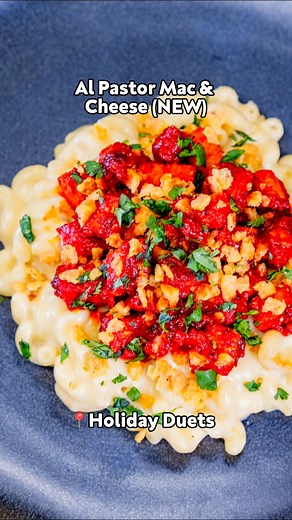 The DCA Festival of Holidays menus are HERE, and Disney California Adventure did not hold back this year. 😍🎉 From cozy comfort bites to over-the-top cocktails, the 2025 lineup has some seriously mouthwatering NEW additions, including: 🧀 Al Pastor Mac & Cheese with tortilla crumble and cilantro 🍫 Salted Caramel Brownie White Russian — yes, it’s topped with a brownie piece 😏 ☕ Café de Olla Carajillo Cocktail with spiced piloncillo syrup and a mini pan dulce 🍩 Holiday M&M’S Éclair filled with