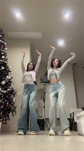 跟好姐妹一起跳可爱开心的舞蹈吧 #小虎队 #爱 #双人舞 #抖音热门舞蹈计划 #甜辣颖 #shortvideo #dance