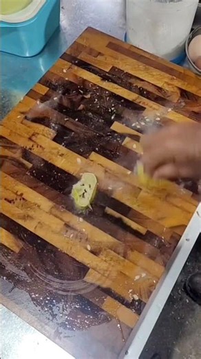 How to Easily Clean Your "Wooden Cutting Board" and Remove Unwanted Odors #KruaToeyHom #cooking #...