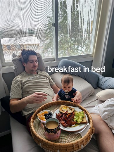 Cozy Breakfast in Bed Ideas for Snowy Days