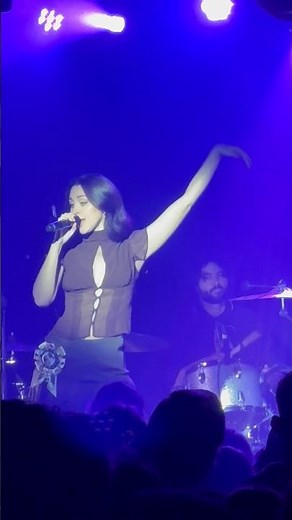 Em Beihold in London on the Tales of a Failed Shapeshifter Tour ! #embeihold #concert #london