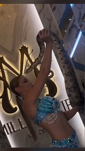 Snake BITES woman in the face #Reels | Wylisha