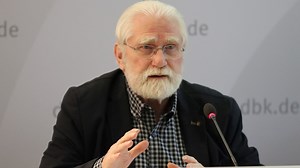 Prof. Dr. Heinz-Günther Stobbe spricht über das neue Friedenswort der Bischöfe