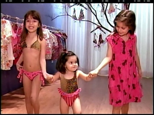 Veja as novidades em roupas de banho para a criançada que adora cair na piscina