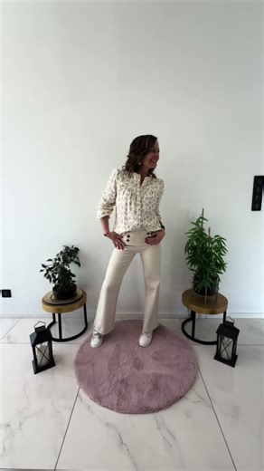 ☀️ Nouveau shooting sous le soleil breton… et quelle lumière cette semaine ! Impossible de ne pas avoir envie d’ajouter de la couleur à son dressing 🌈 La nouvelle collection vient tout juste d’arriver à la boutique éphémère de Loudéac et je peux vous dire que je suis tellement fière de ces pépites… Des coupes sublimes, des matières agréables et surtout des couleurs magnifiques pour accueillir la nouvelle saison comme il se doit 💕 📍 16 avenue des Combattants – Loudéac 🕙 Du mardi au samedi de 