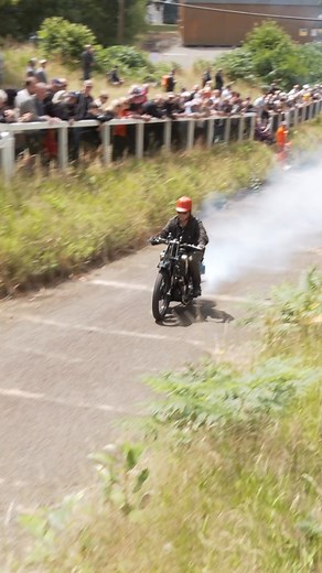 The Good Times Motorbike Channel on Instagram: "1927 Scott Flying Squirrel (596cc parallel twin cylinder two stroke engine). Rider in shot is our friend Julie Diplock - @elkproms Julie’s business is Elk Promotions which runs classic bike shows in the South East of England, UK. Website: www.elkpromotions.co.uk Location is Test Hill the Brooklands Museum’s 2023 Motorcycle Day, Brooklands Museum, Weybridge, Surrey, UK. Thanks to Jo, Rosie and the team at Brooklands Museum and Martin, Perry and the 