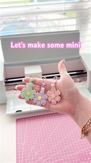 Let’s make some Mini Flower Keychains with faux leather and a Cricut!