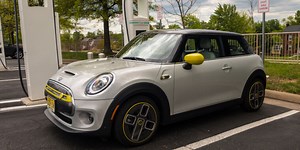 The electric 2020 Mini Cooper SE: Big driving fun, little driving range