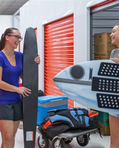 Need to free up space but never rented a storage unit before? Follow us and we’ll show you how it’s done. Get more information on available storage sizes near you: http://uhaulco.com/ecIo50VrX17 #SelfStorage #UHaul | U-Haul