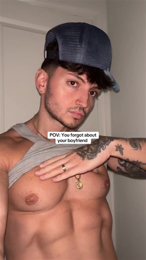 You forgot about your boyfriend then meet me at the hotel room #gymtok #chest #workout #fyp #bodybuilding